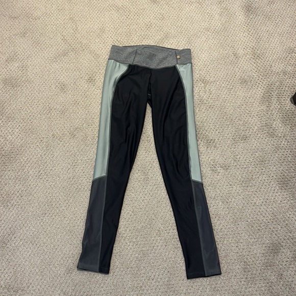 Like New worn once Maaji matching set sports bra Sz S and yoga pant Sz M - Picture 1 of 7